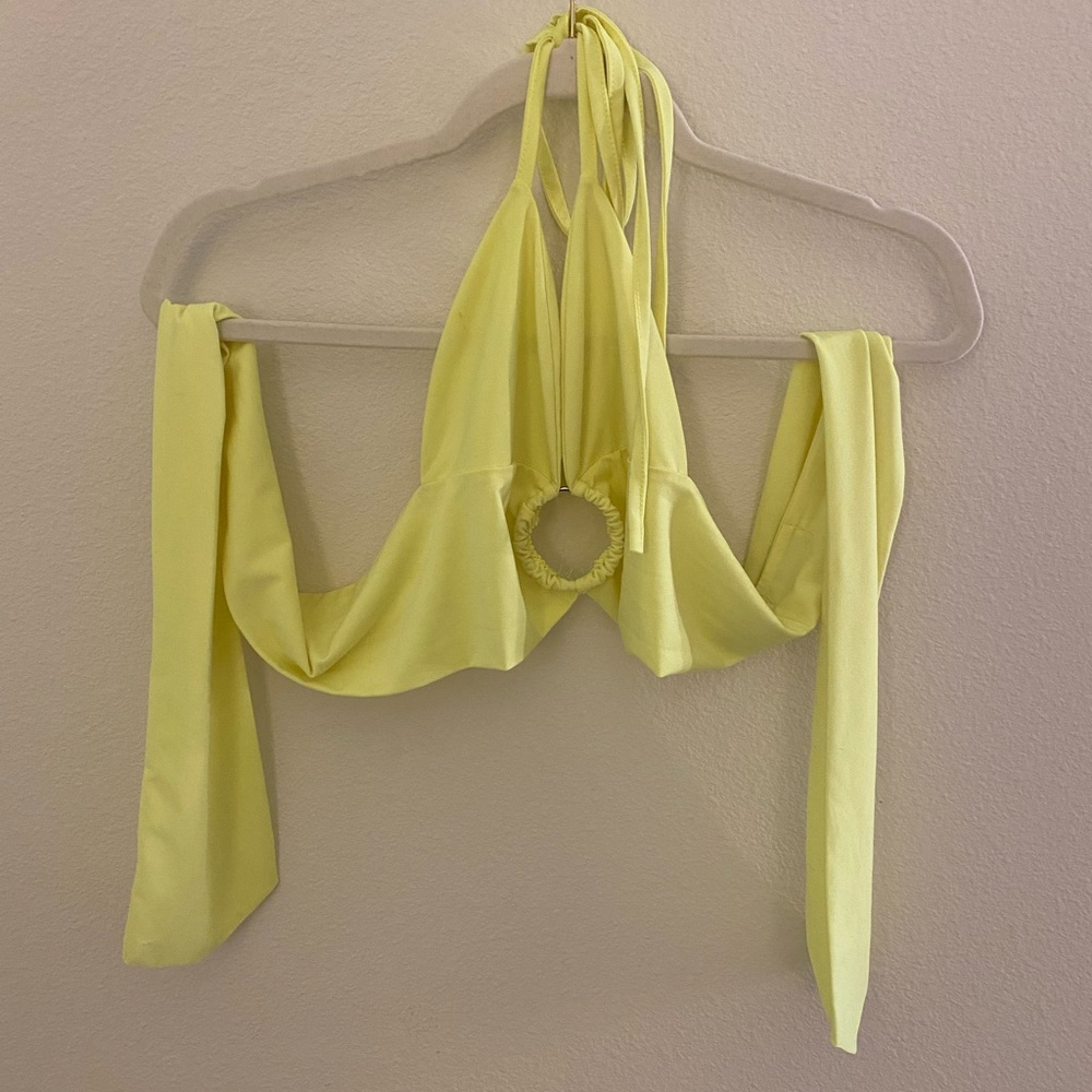 Pretty little thing plunge ring detail bralette in neon yellow - Picture 3 of 4